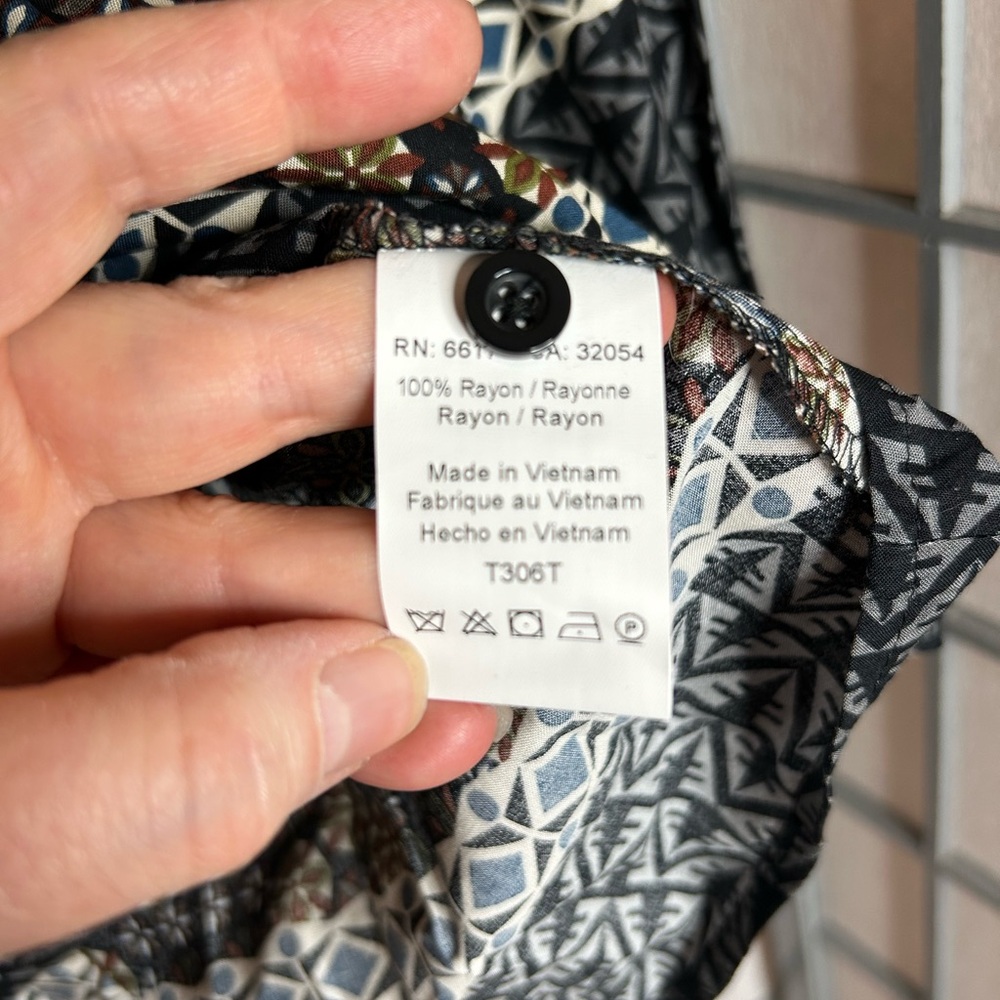 NWT Anthropologie 11-1-Tylho Black and Brown Patterned Top - Picture 4 of 5